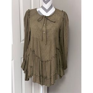 Pretty tiered ruffle blouse NWT